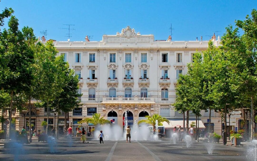 ANTIBES – Grand Hôtel, un emplacement exceptionnel !